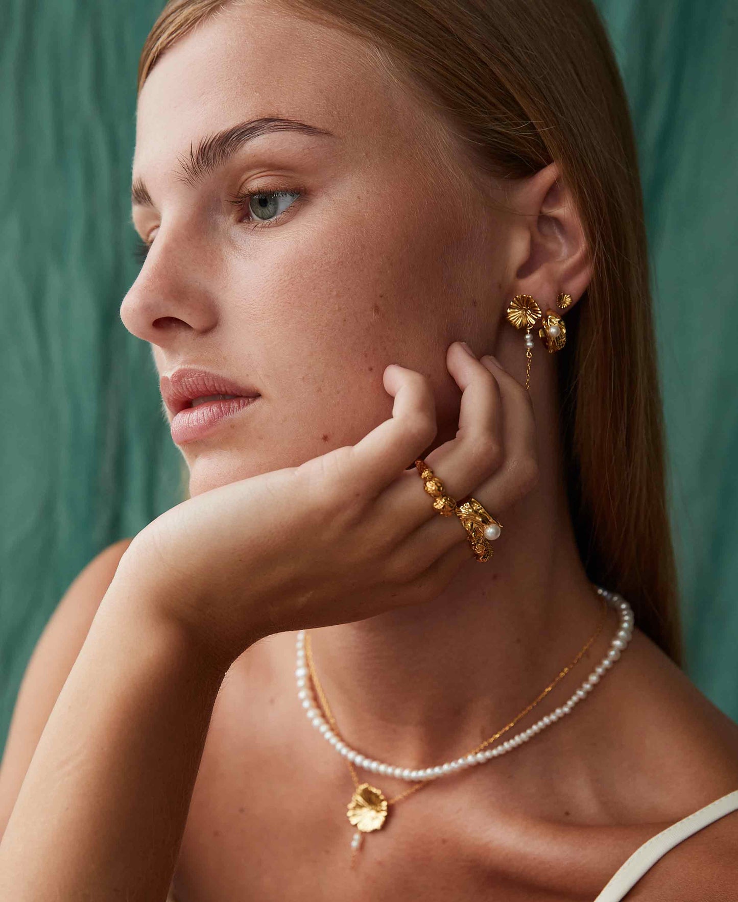 Kamma pearl earrings