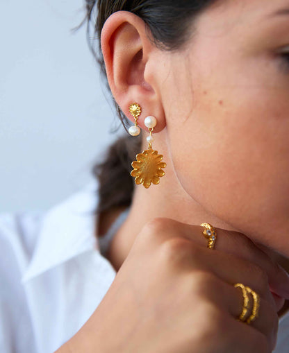 Evelyn pearl earrings