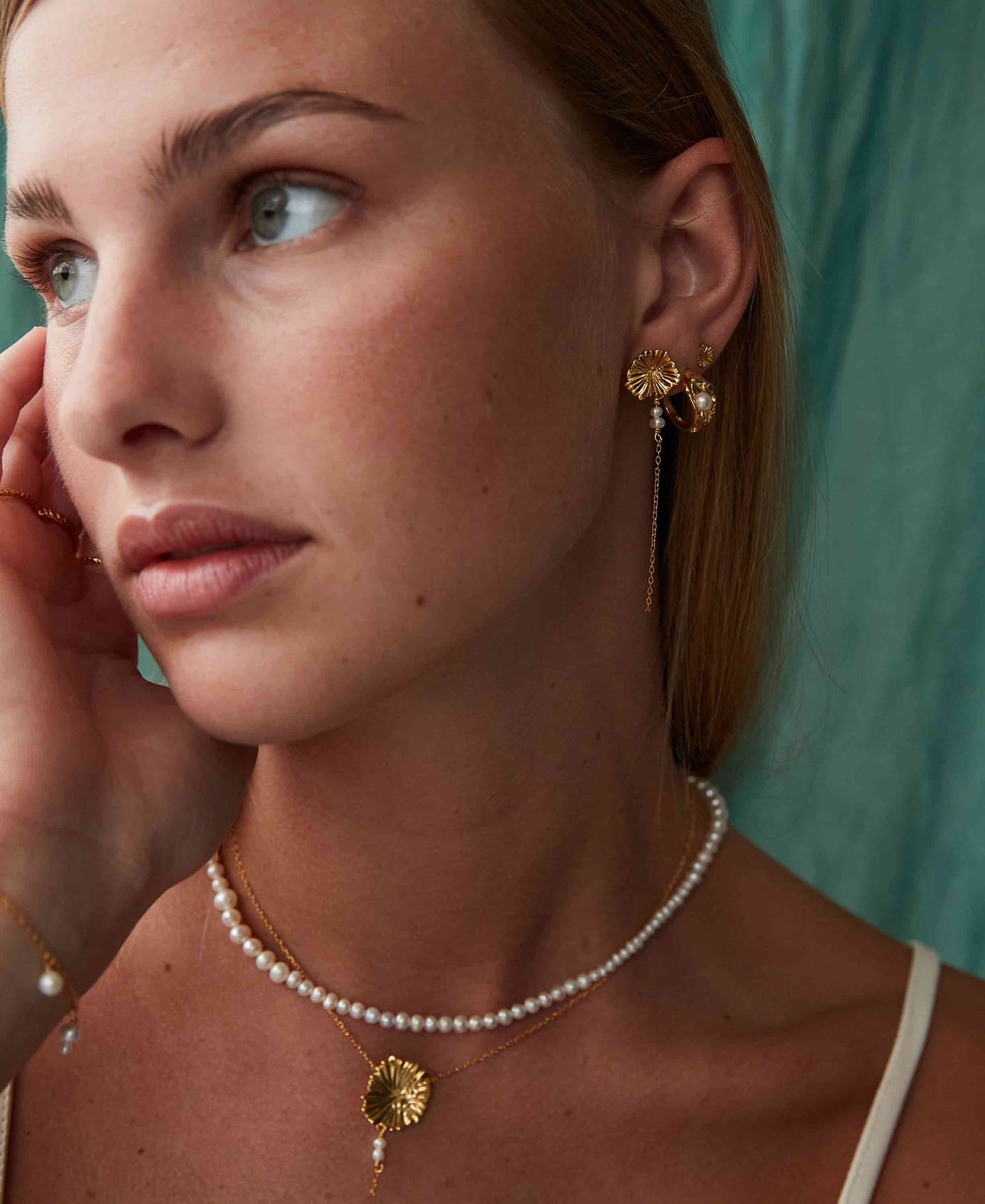 Kamma pearl earrings