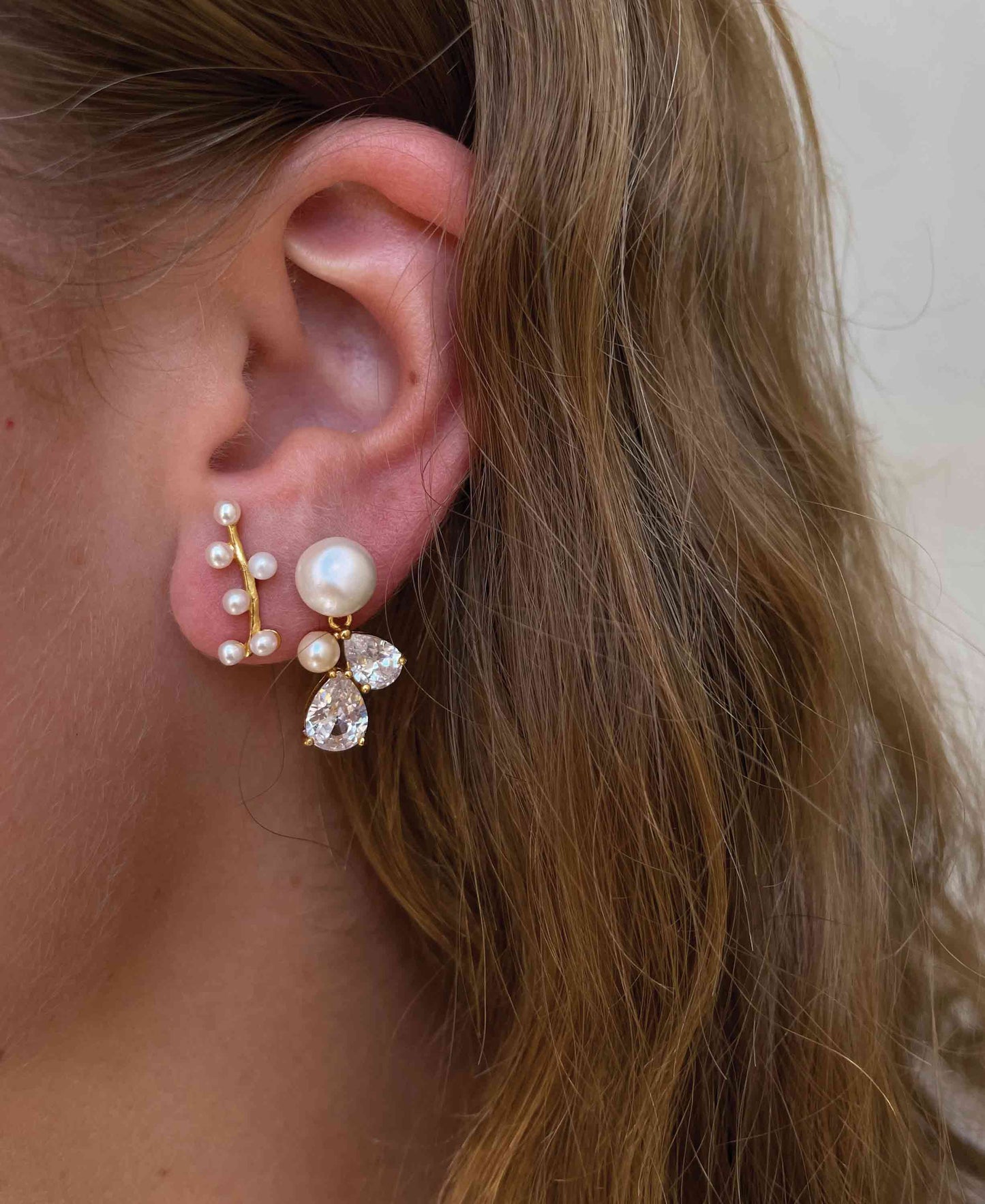 Alva croissant earrings
