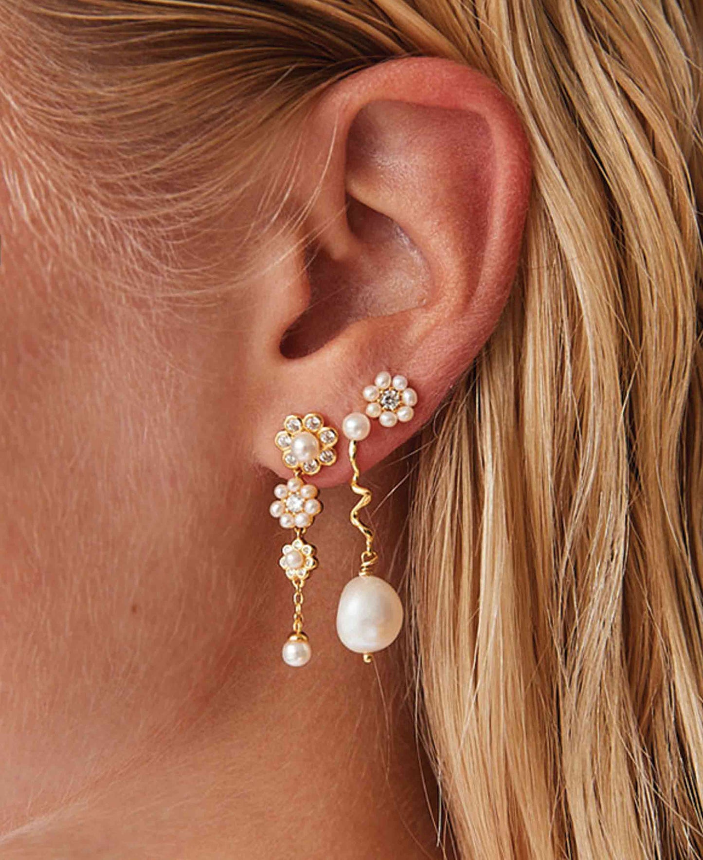 Aya tripple flower earrings