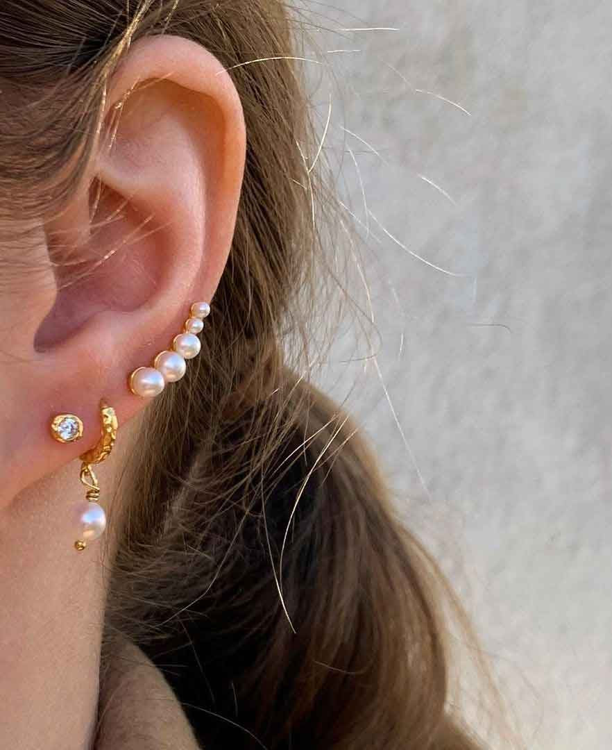 Pearl croissant earrings
